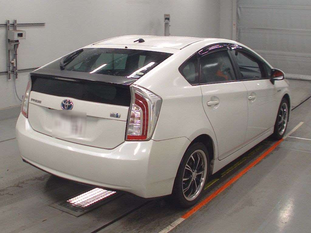 2013 Toyota Prius ZVW30[1]