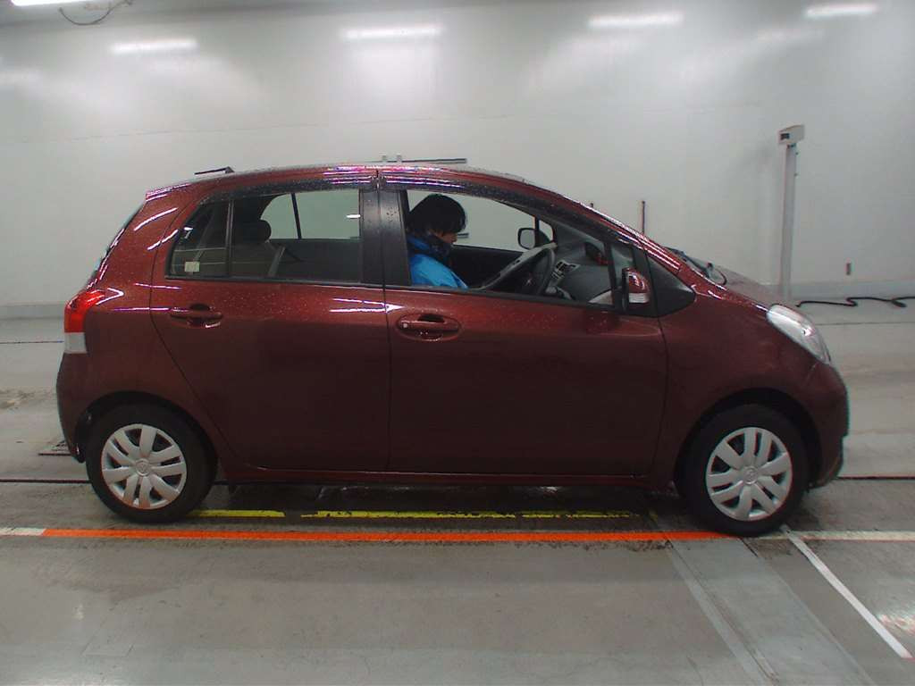 2010 Toyota Vitz KSP90[2]