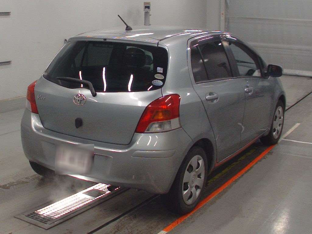 2007 Toyota Vitz SCP90[1]