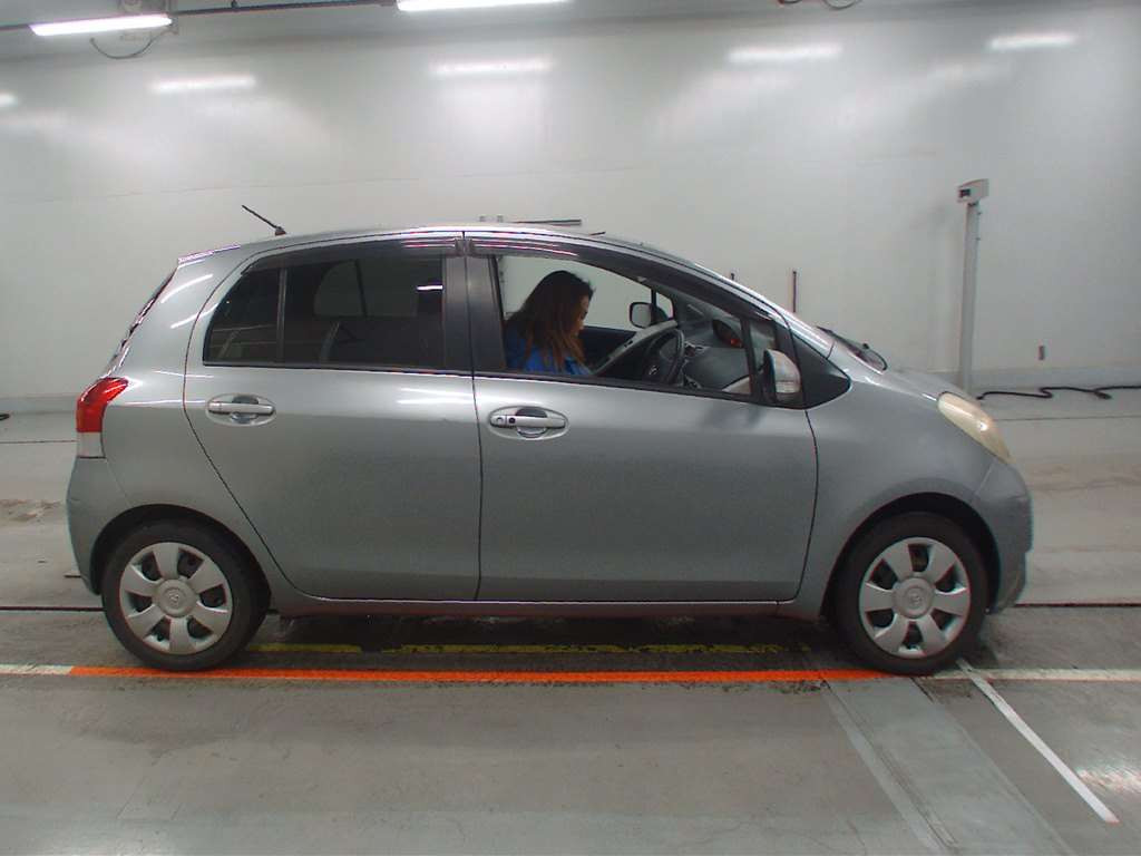 2007 Toyota Vitz SCP90[2]