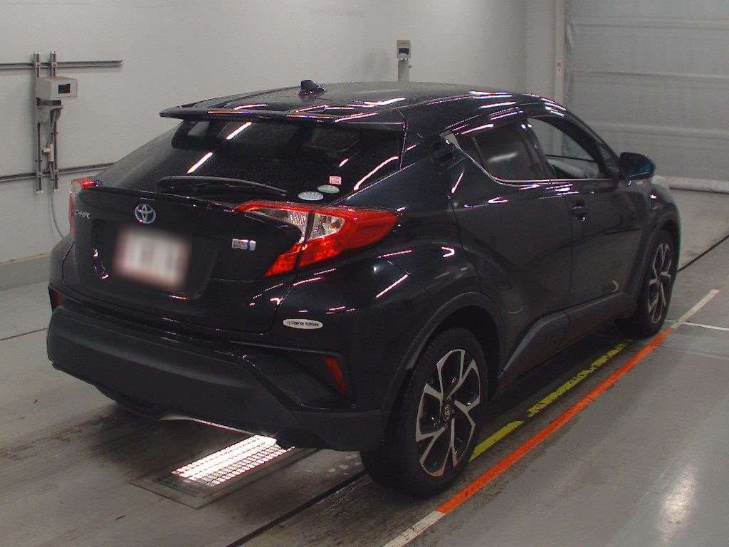 2017 Toyota C-HR ZYX10[1]