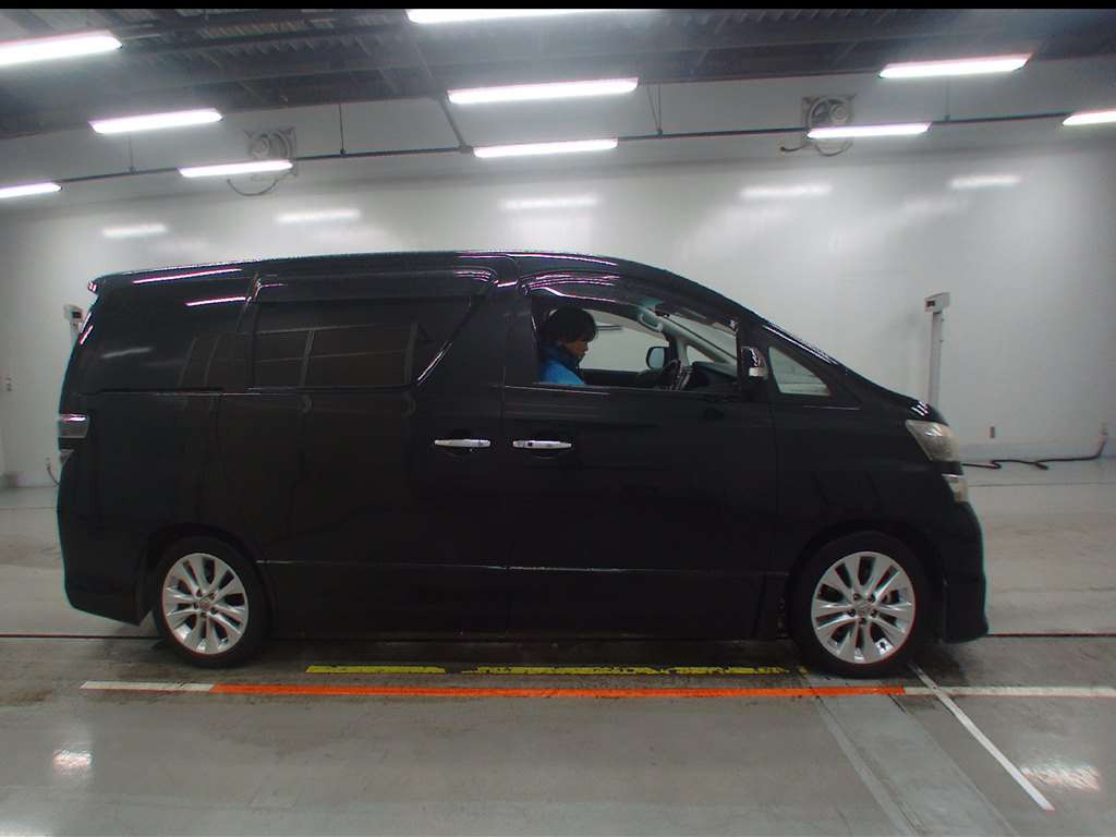 2010 Toyota Vellfire GGH20W[2]