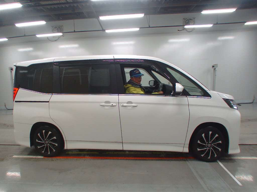 2023 Toyota Noah ZWR90W[2]