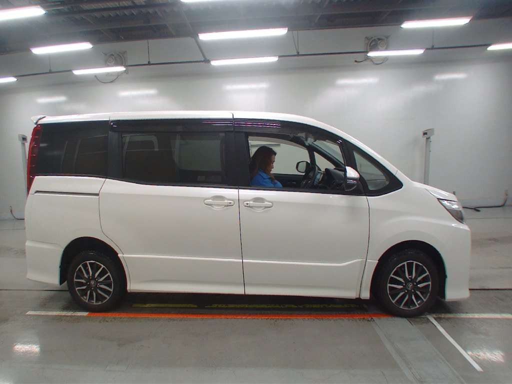 2016 Toyota Noah ZRR85W[2]