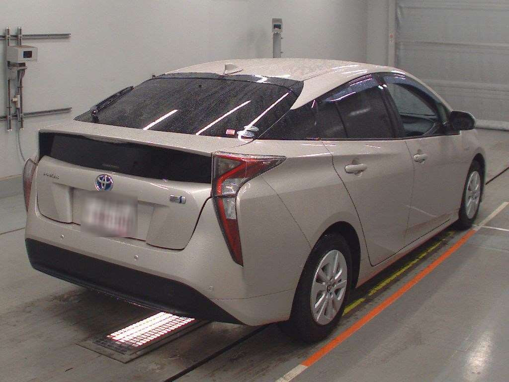 2016 Toyota Prius ZVW50[1]