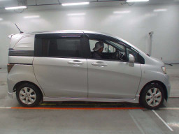 2010 Honda Freed Spike