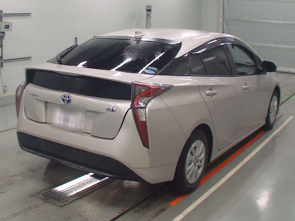 2016 Toyota Prius ZVW50[1]