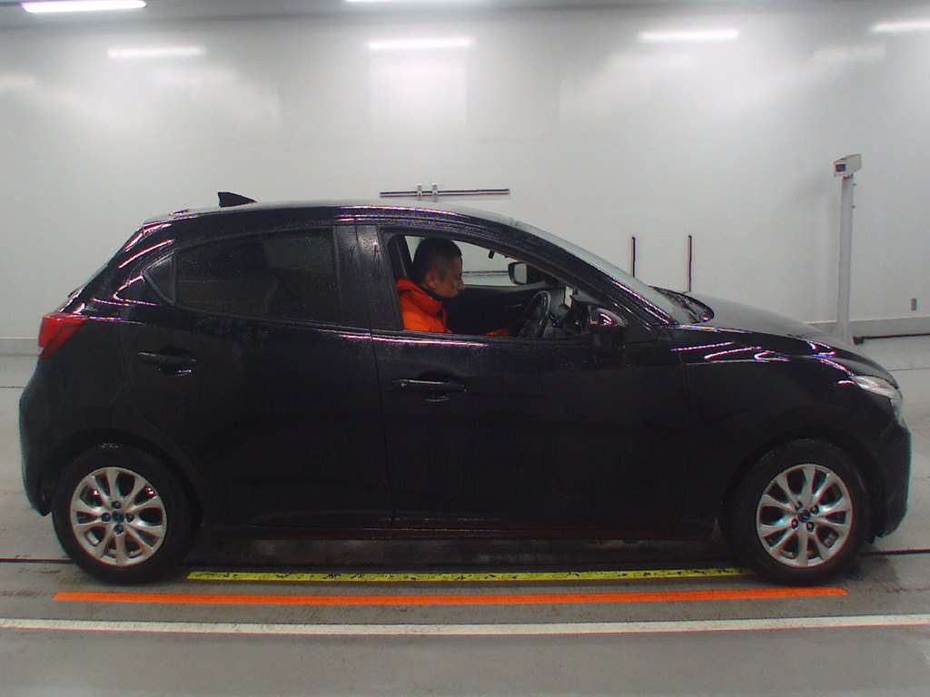 2016 Mazda Demio DJ3FS[2]