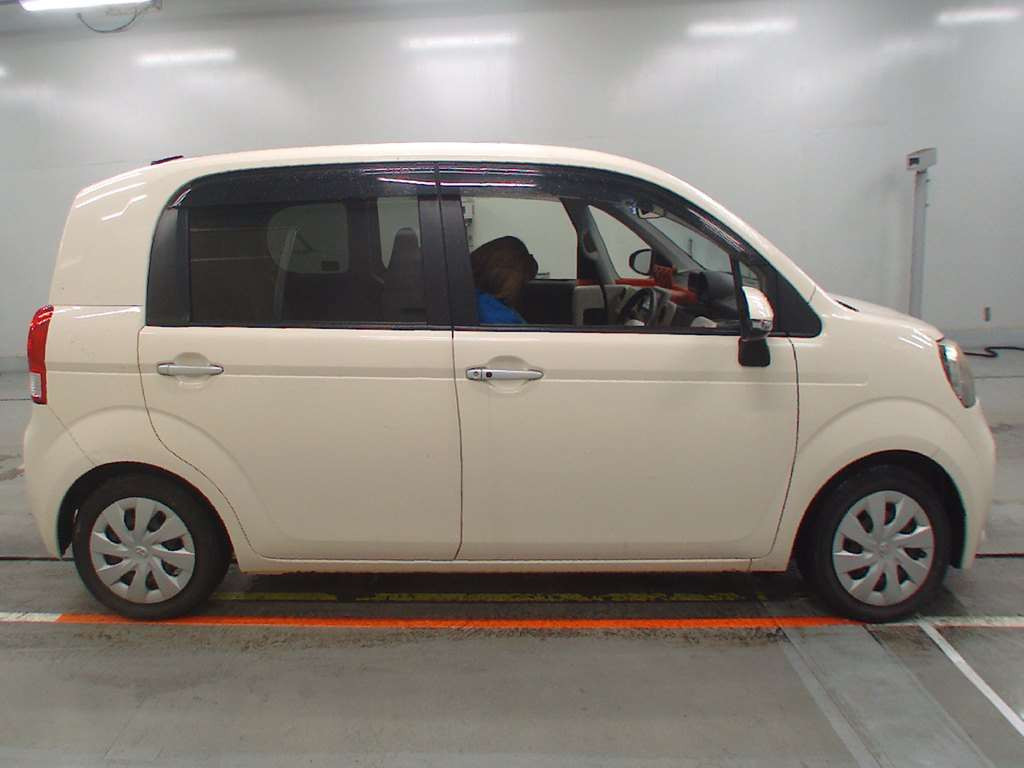 2012 Toyota Porte NCP141[2]