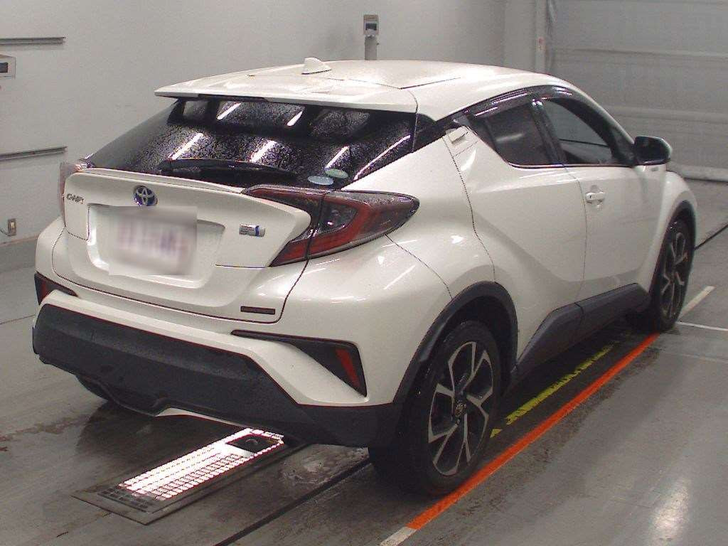 2018 Toyota C-HR ZYX10[1]