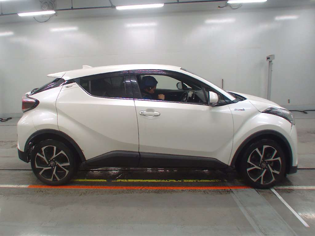 2018 Toyota C-HR ZYX10[2]