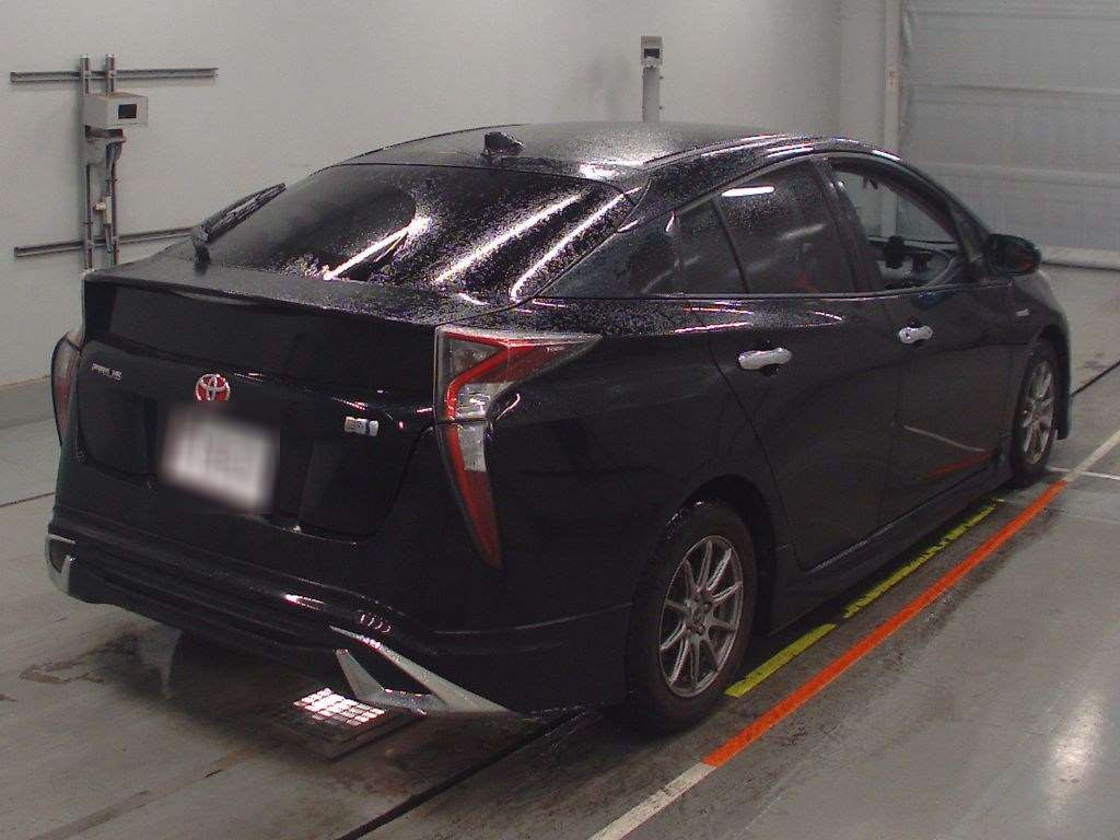 2016 Toyota Prius ZVW50[1]