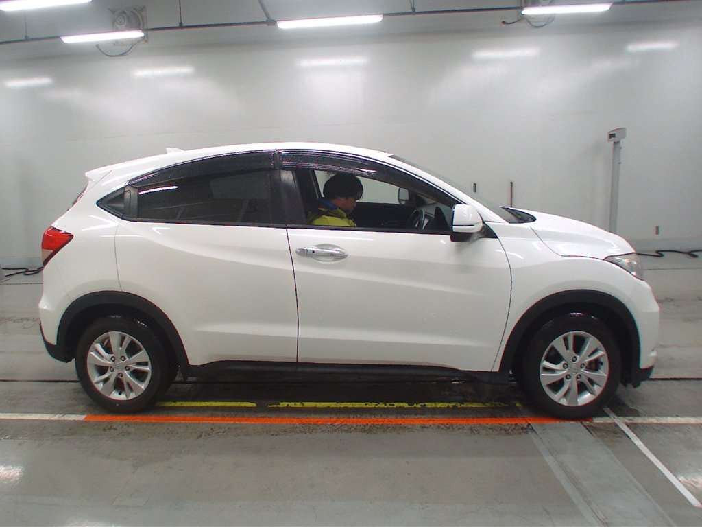 2016 Honda VEZEL RU1[2]