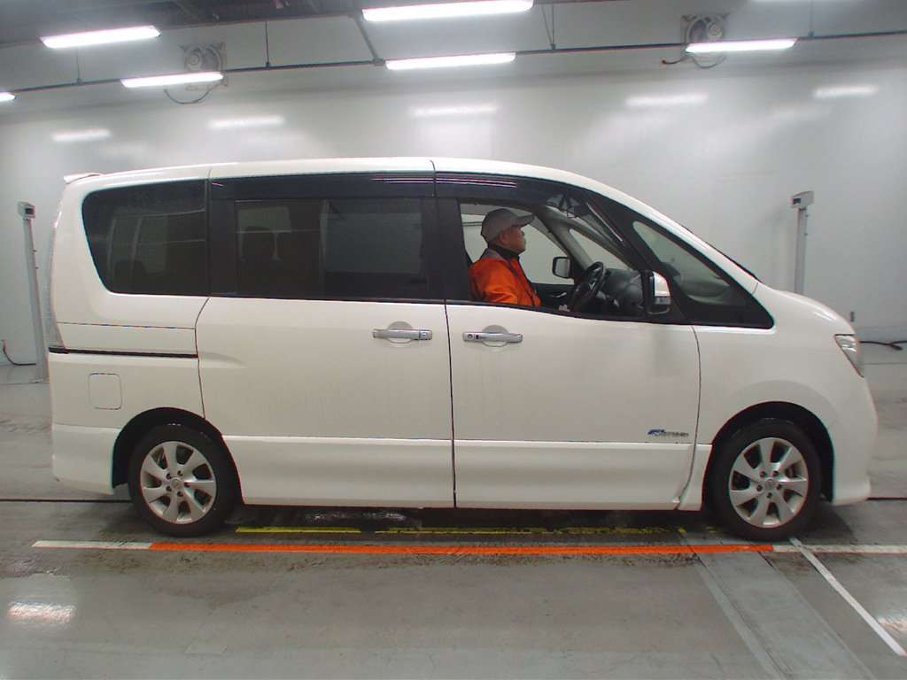 2012 Nissan Serena HFC26[2]