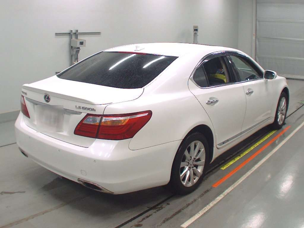 2010 Lexus LS UVF45[1]