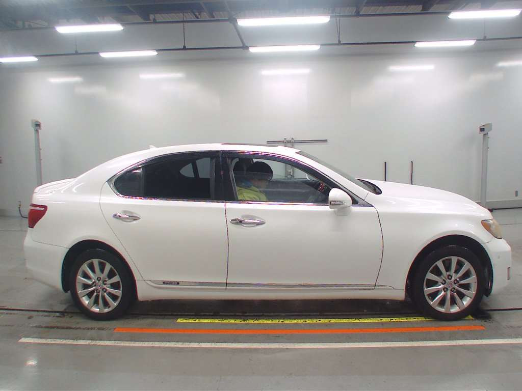 2010 Lexus LS UVF45[2]