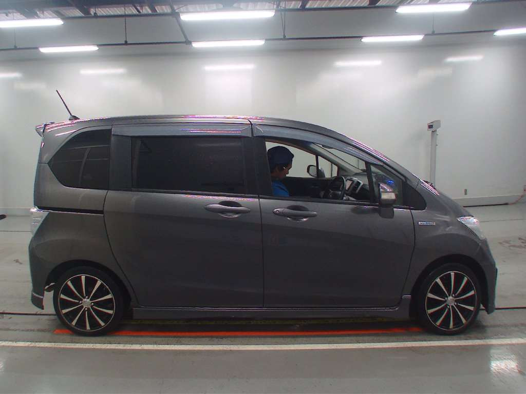 2012 Honda Freed hybrid GP3[2]