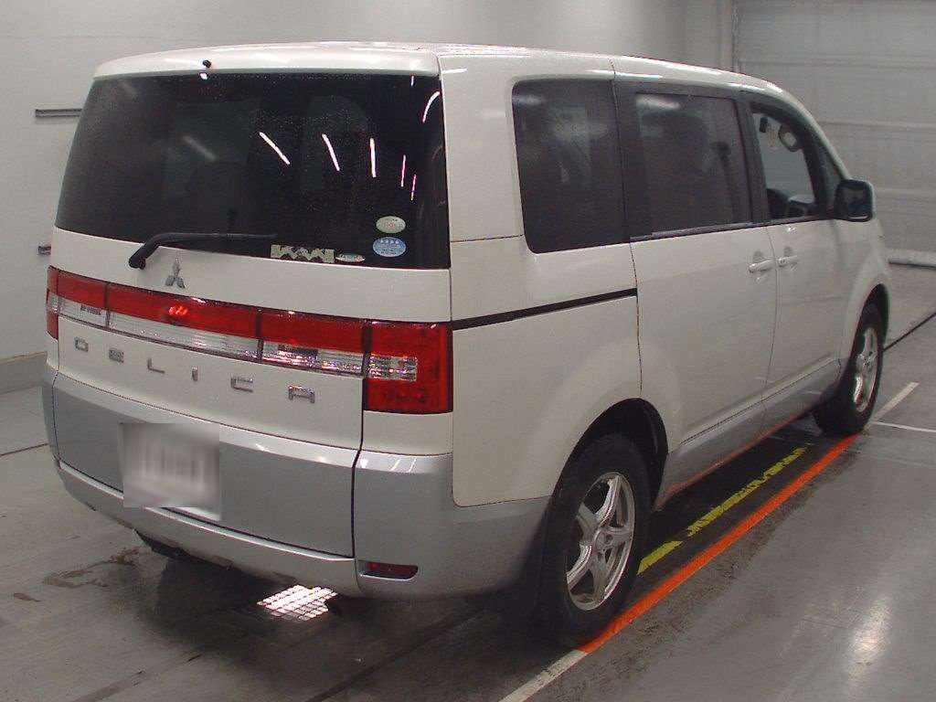 2011 Mitsubishi Delica D5 CV2W[1]