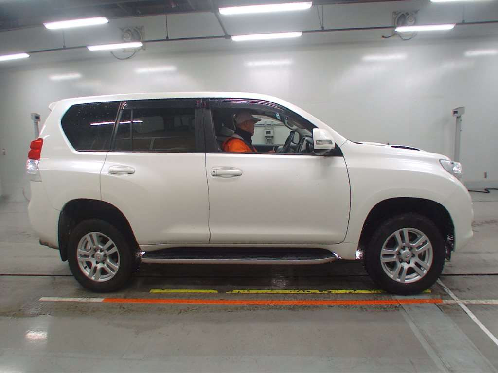 2009 Toyota Land Cruiser Prado GRJ150W[2]