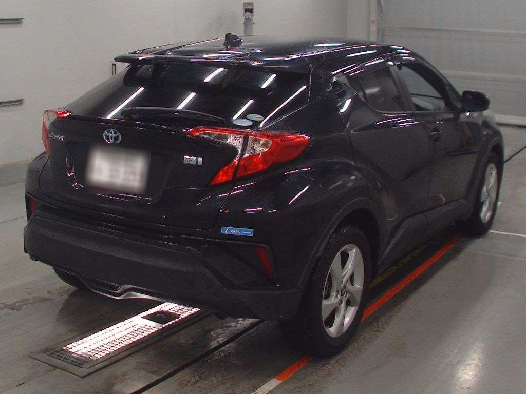 2017 Toyota C-HR ZYX10[1]