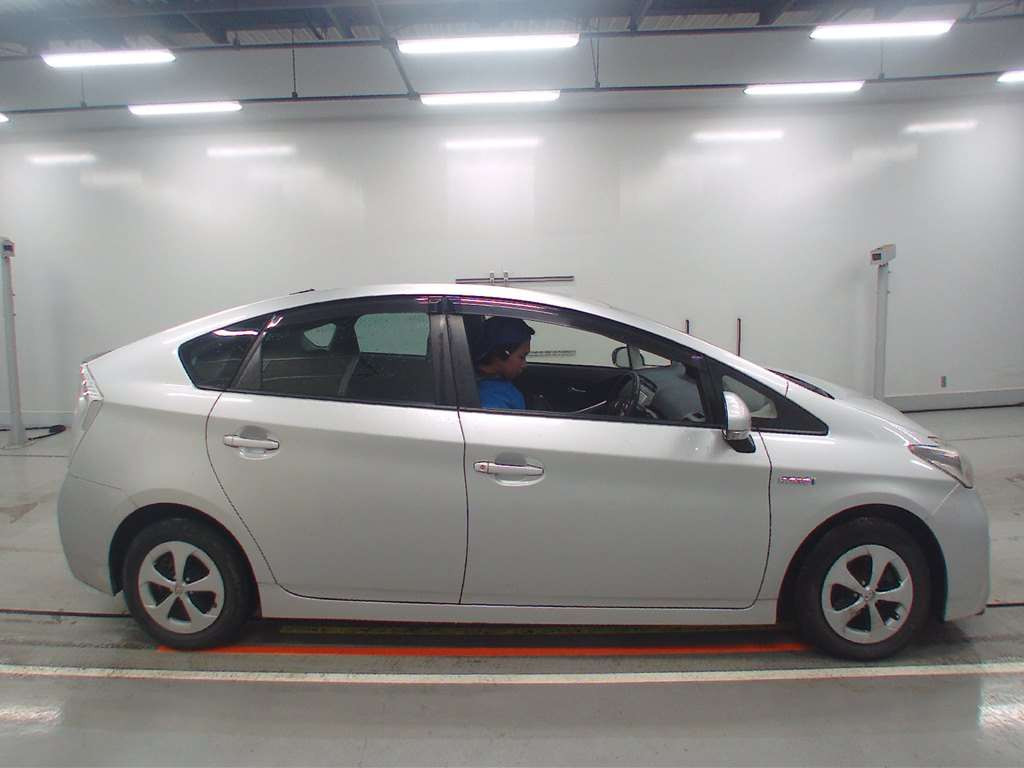 2014 Toyota Prius ZVW30[2]