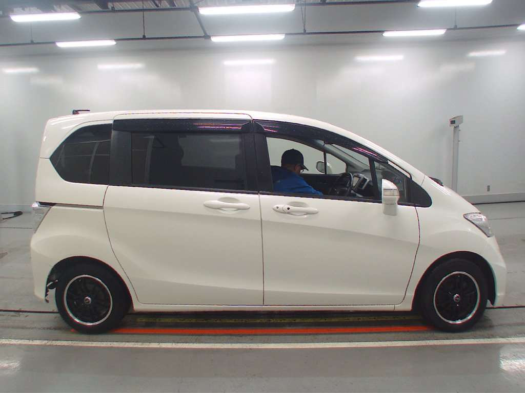 2012 Honda Freed GB3[2]