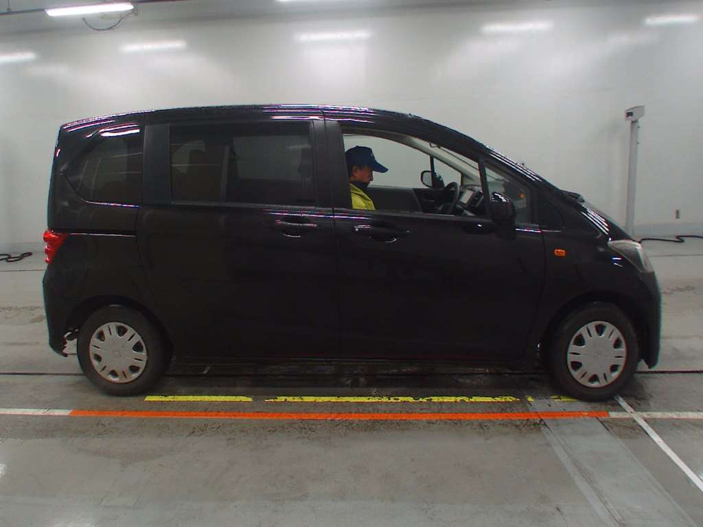 2010 Honda Freed GB3[2]