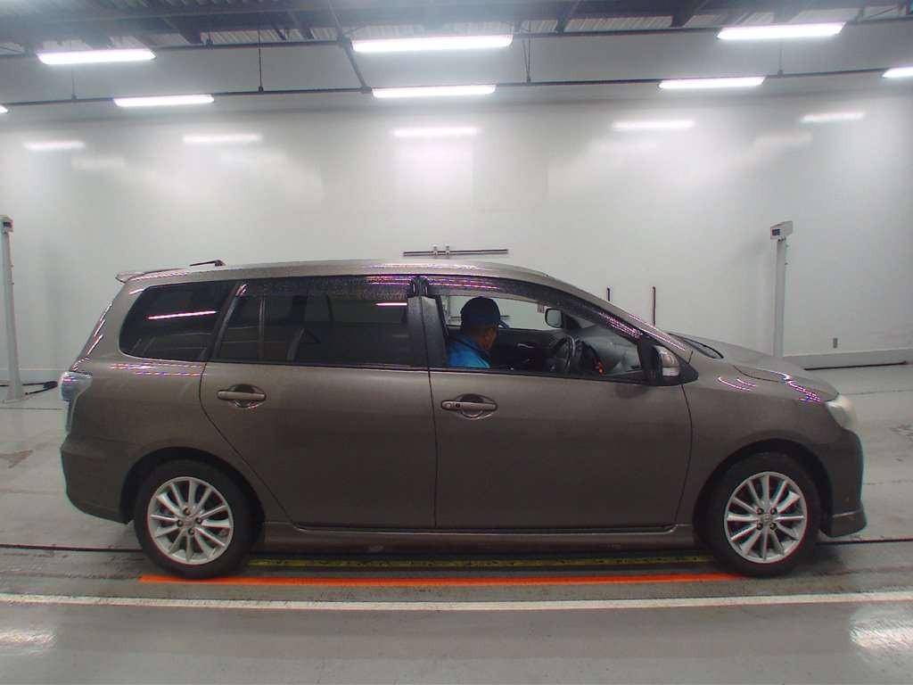 2010 Toyota Corolla Fielder ZRE142G[2]