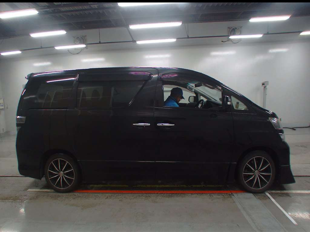 2013 Toyota Vellfire ANH20W[2]