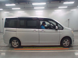 2010 Honda Step WGN Spada