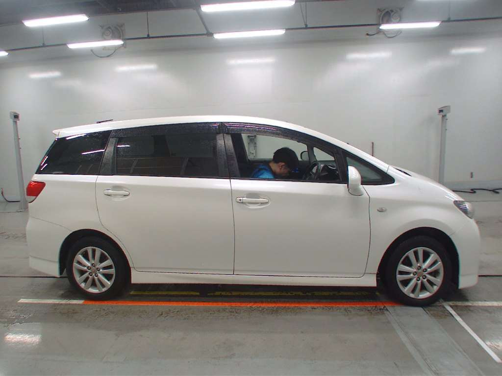 2011 Toyota Wish ZGE20W[2]