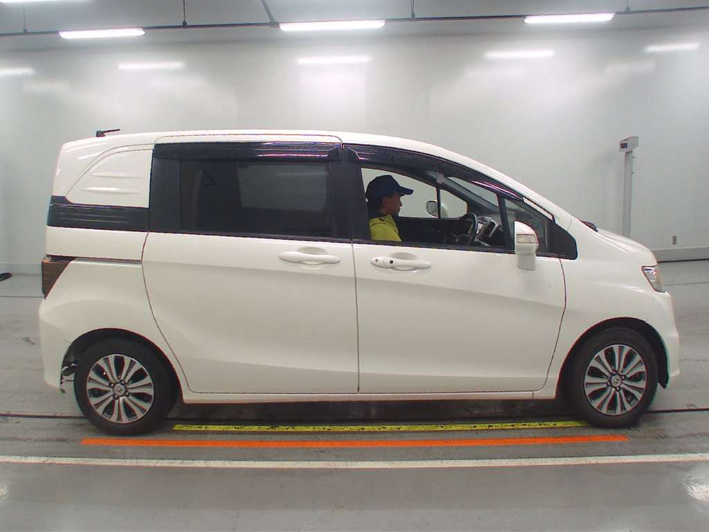 2012 Honda Freed Spike GB3[2]