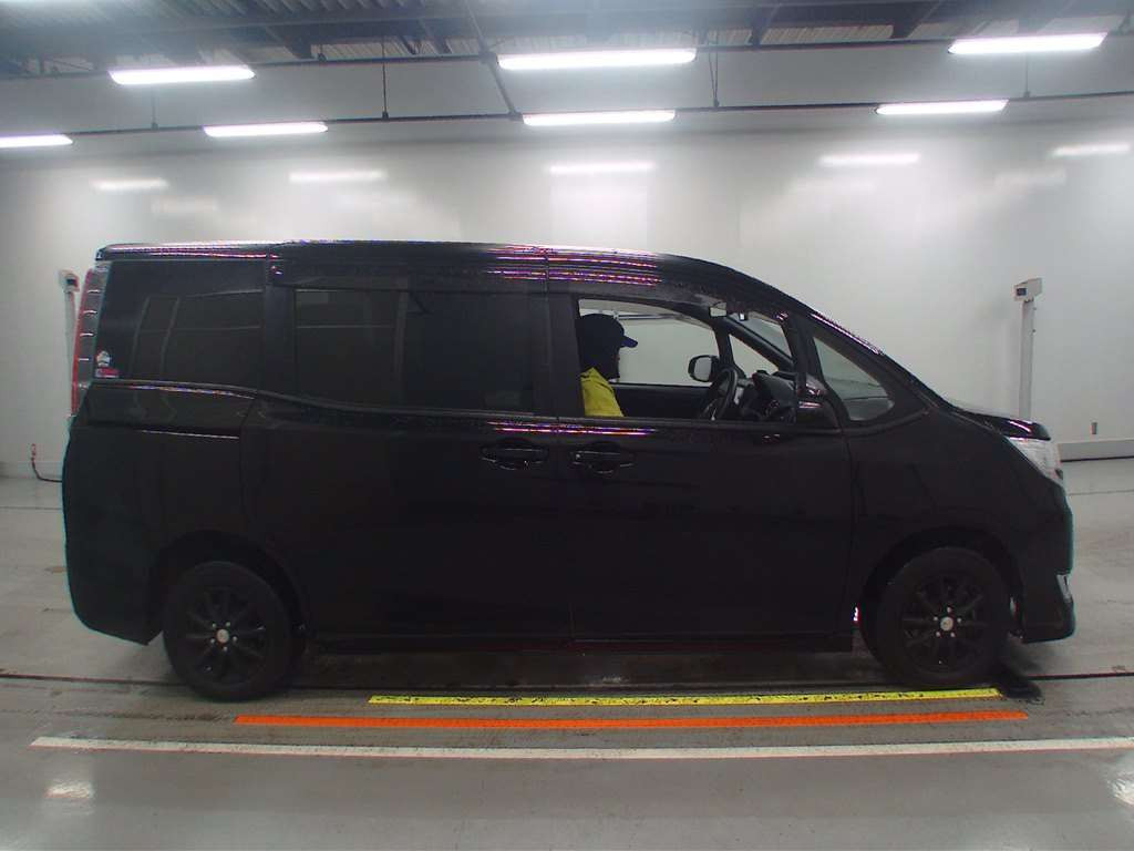 2019 Toyota Noah ZRR85G[2]