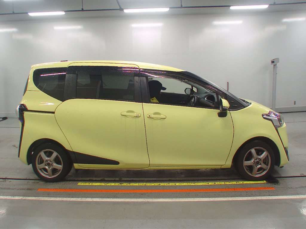 2016 Toyota Sienta NSP170G[2]