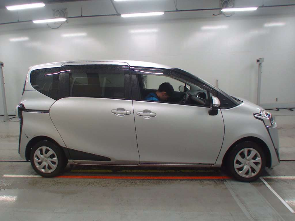 2016 Toyota Sienta NSP170G[2]