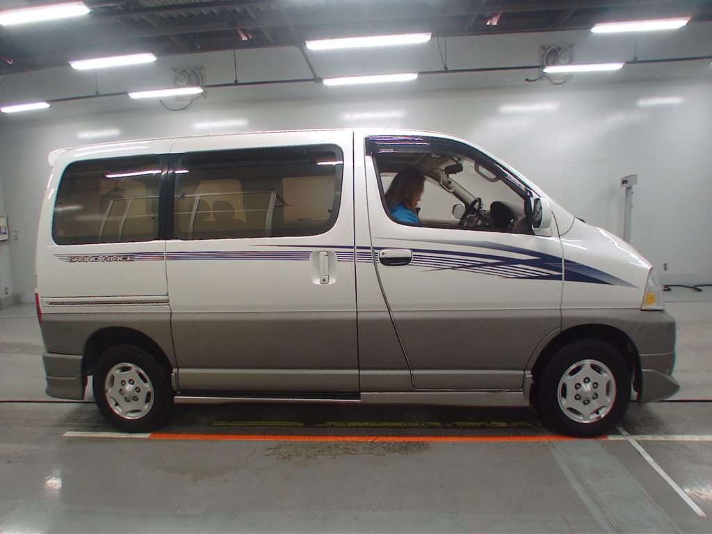 2000 Toyota Grand Hiace KCH16W[2]