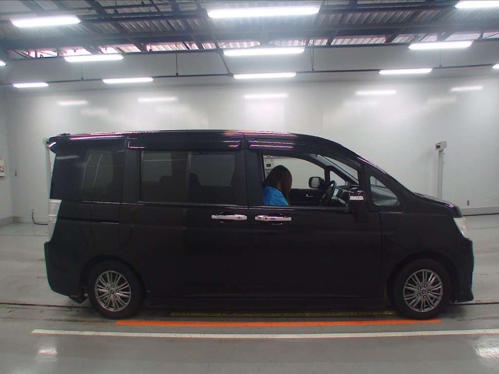 2014 Honda Step WGN Spada RK5[2]