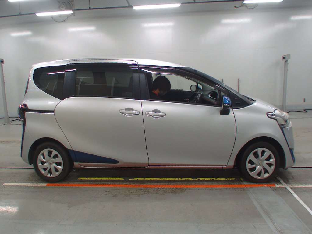 2016 Toyota Sienta NSP170G[2]