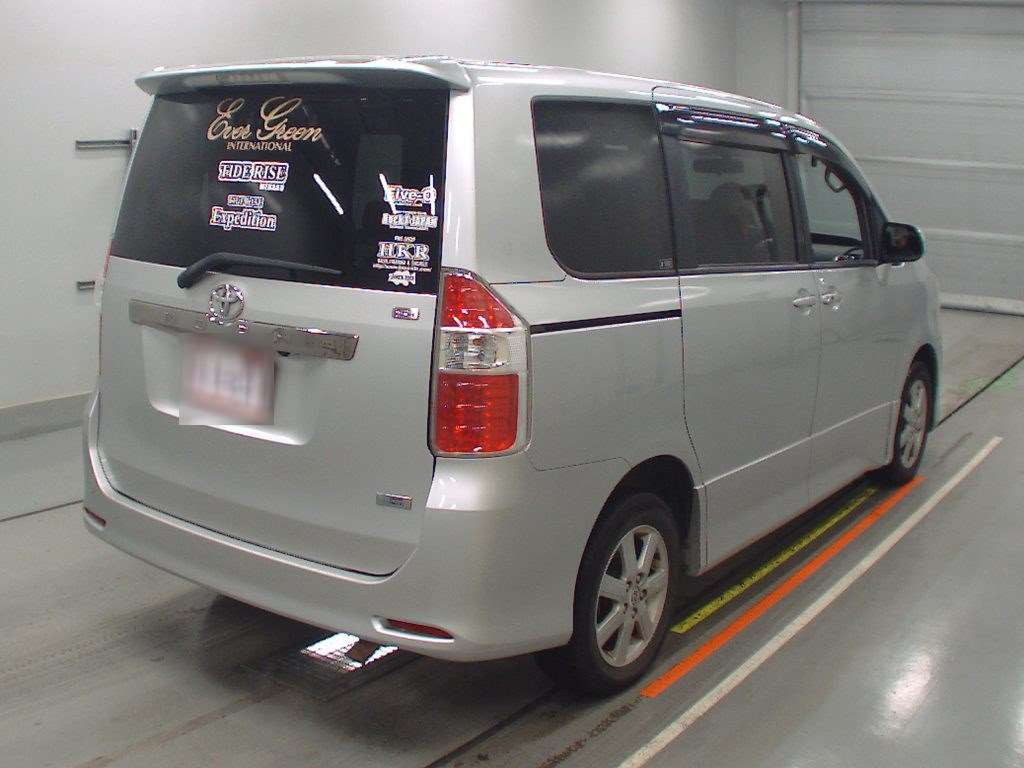 2008 Toyota Noah ZRR75W[1]