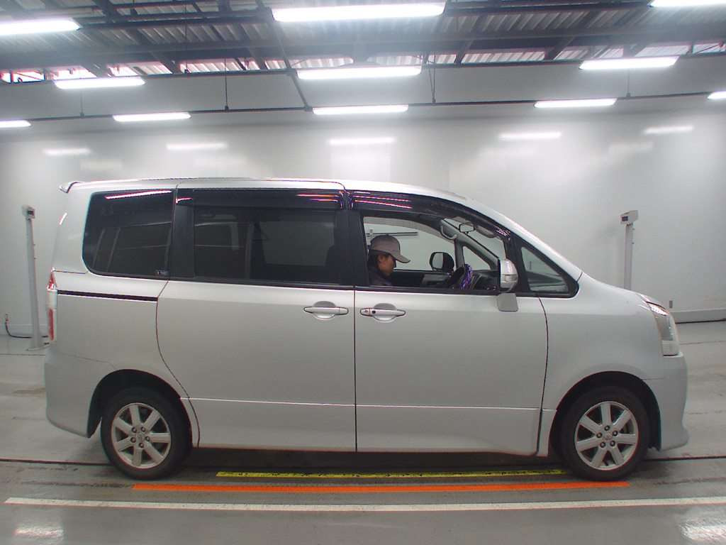 2008 Toyota Noah ZRR75W[2]