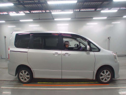 2008 Toyota Noah