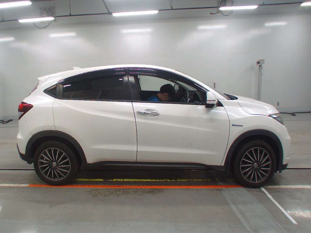 2015 Honda VEZEL RU3[2]