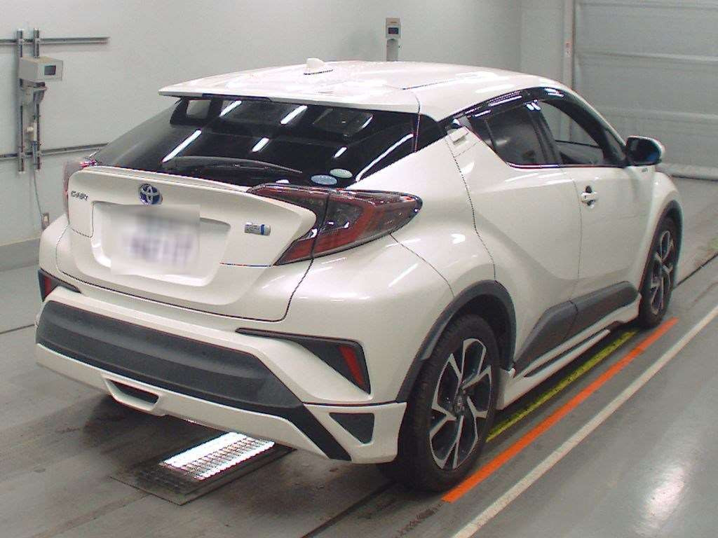 2017 Toyota C-HR ZYX10[1]