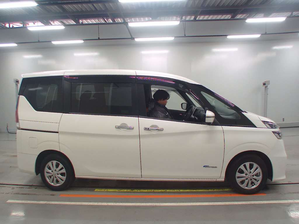 2017 Nissan Serena GC27[2]