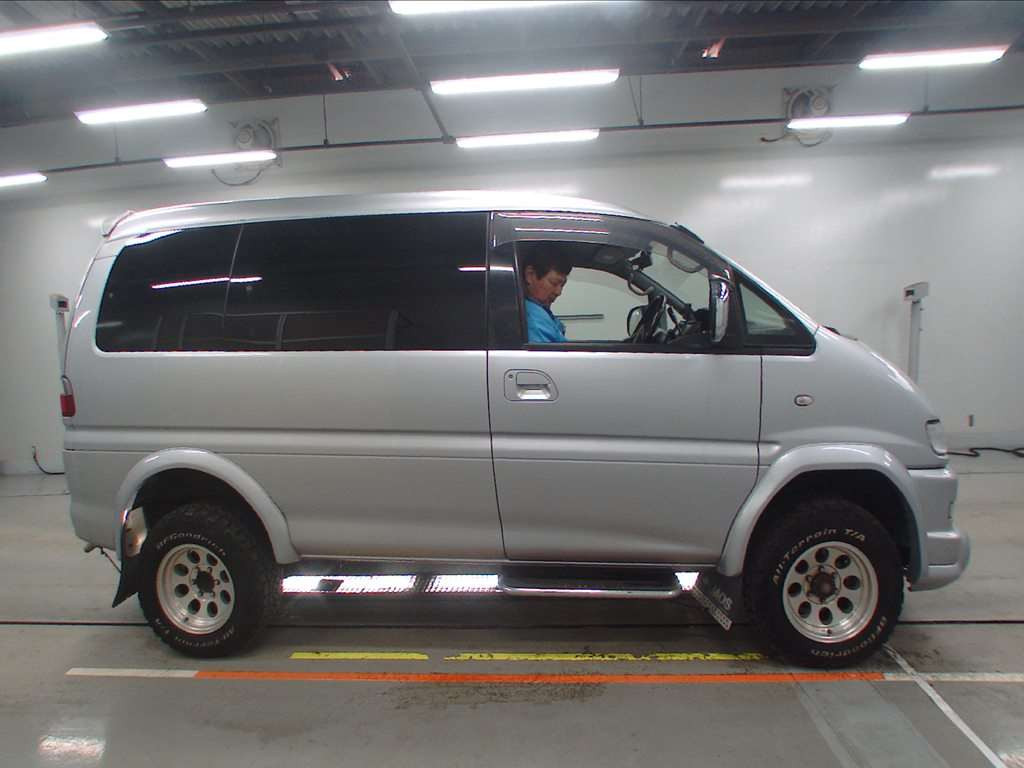 2006 Mitsubishi Delica Spacegear PD6W[2]