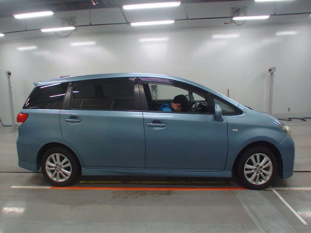 2011 Toyota Wish ZGE20W[2]