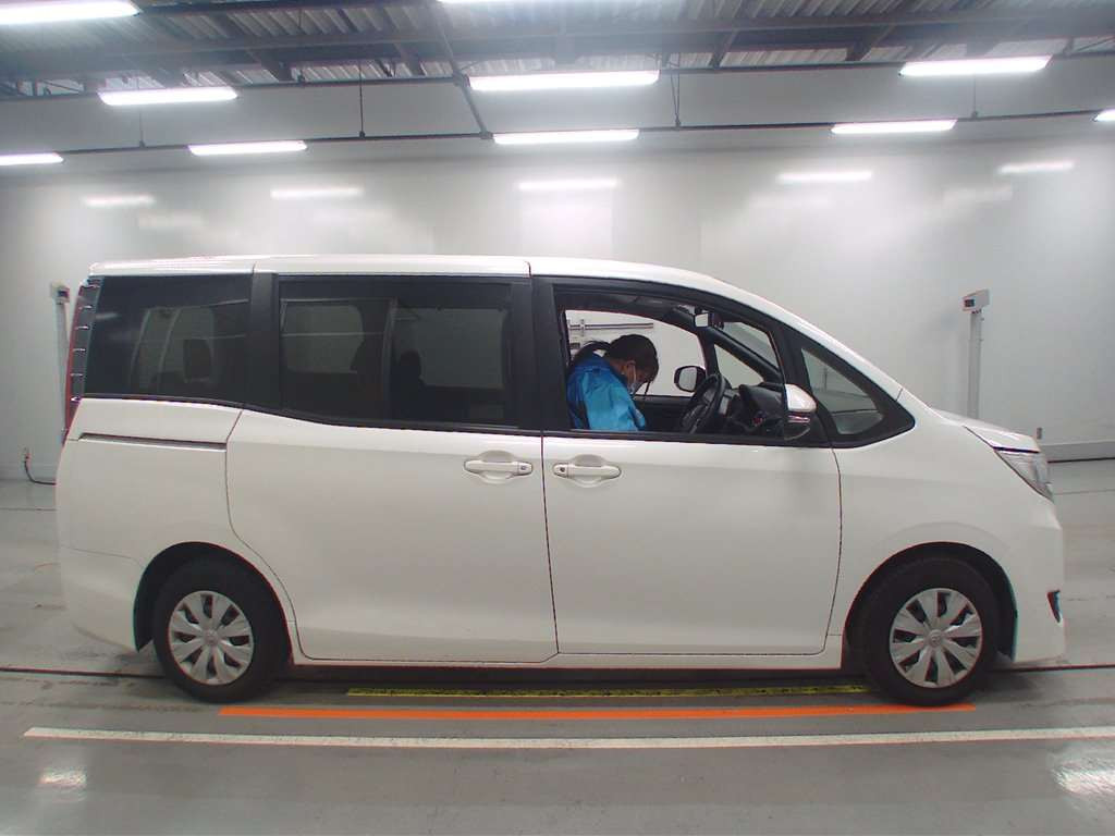 2019 Toyota Noah ZRR80G[2]