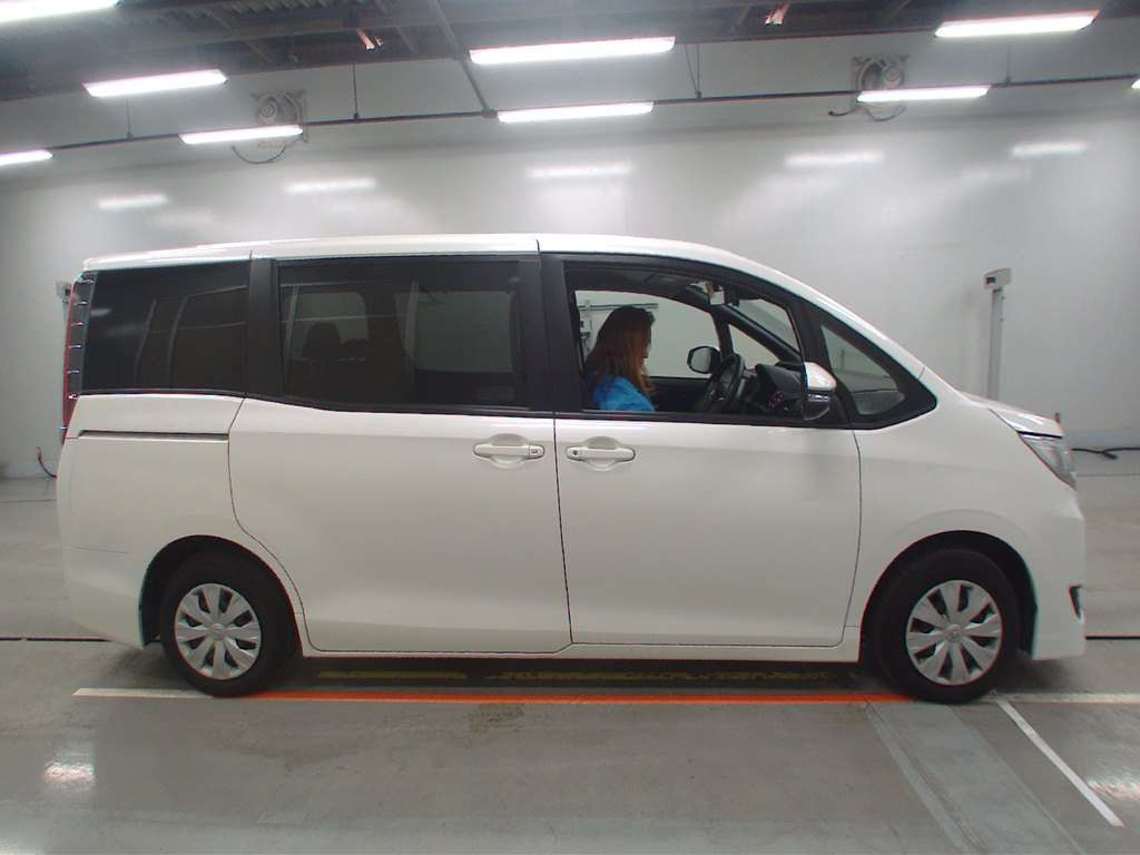 2019 Toyota Noah ZRR80G[2]