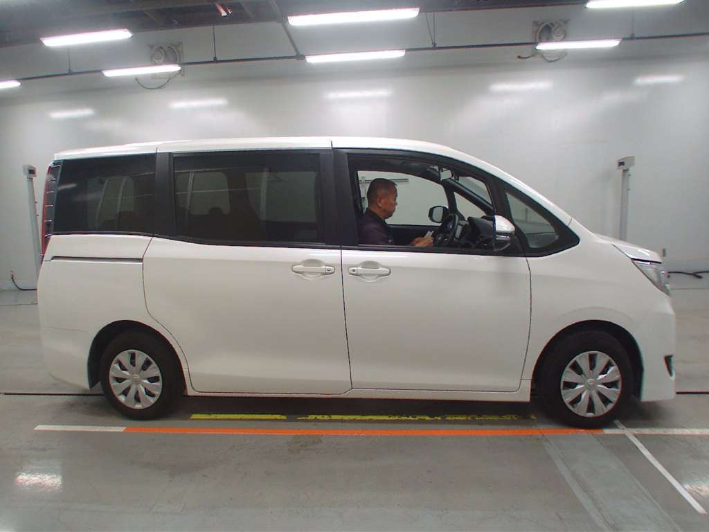 2019 Toyota Noah ZRR80G[2]