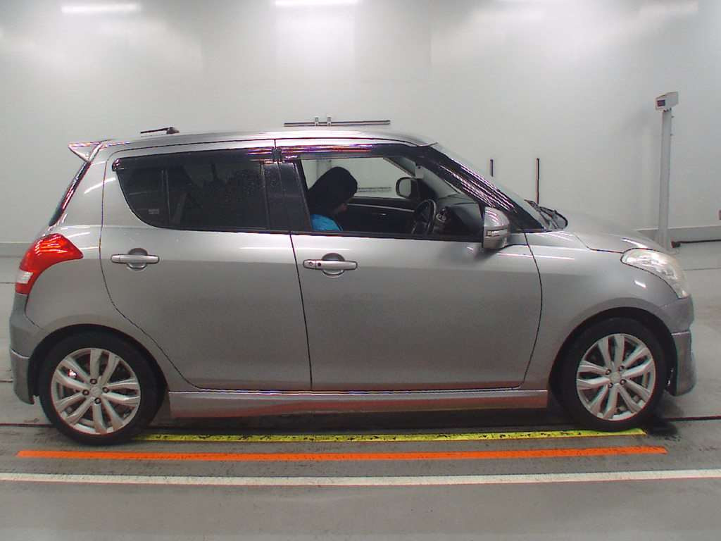 2014 Suzuki Swift ZC72S[2]